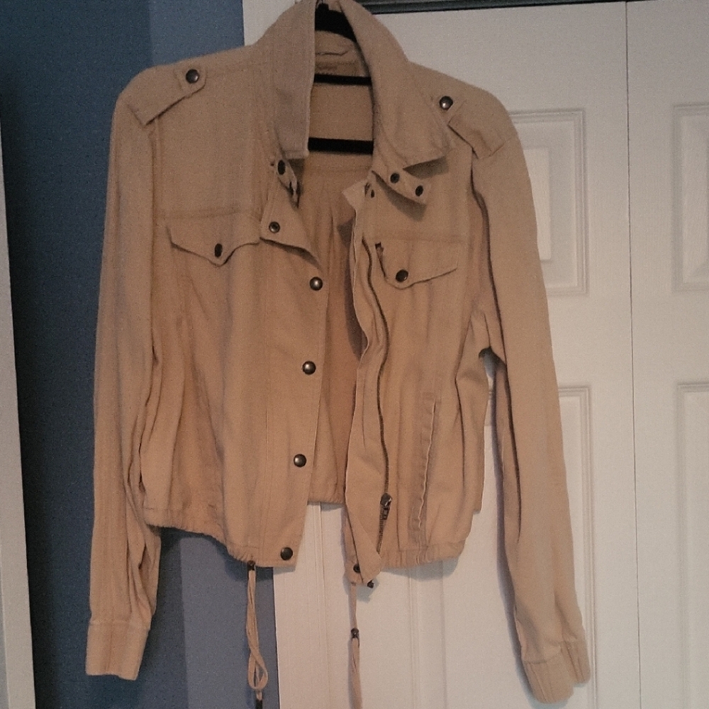Tan Utility Jacket with Collared Neckline and Cropped Fit